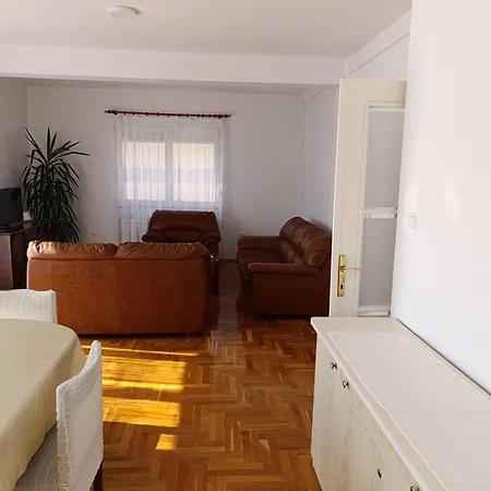 Aleksandar Apartment *